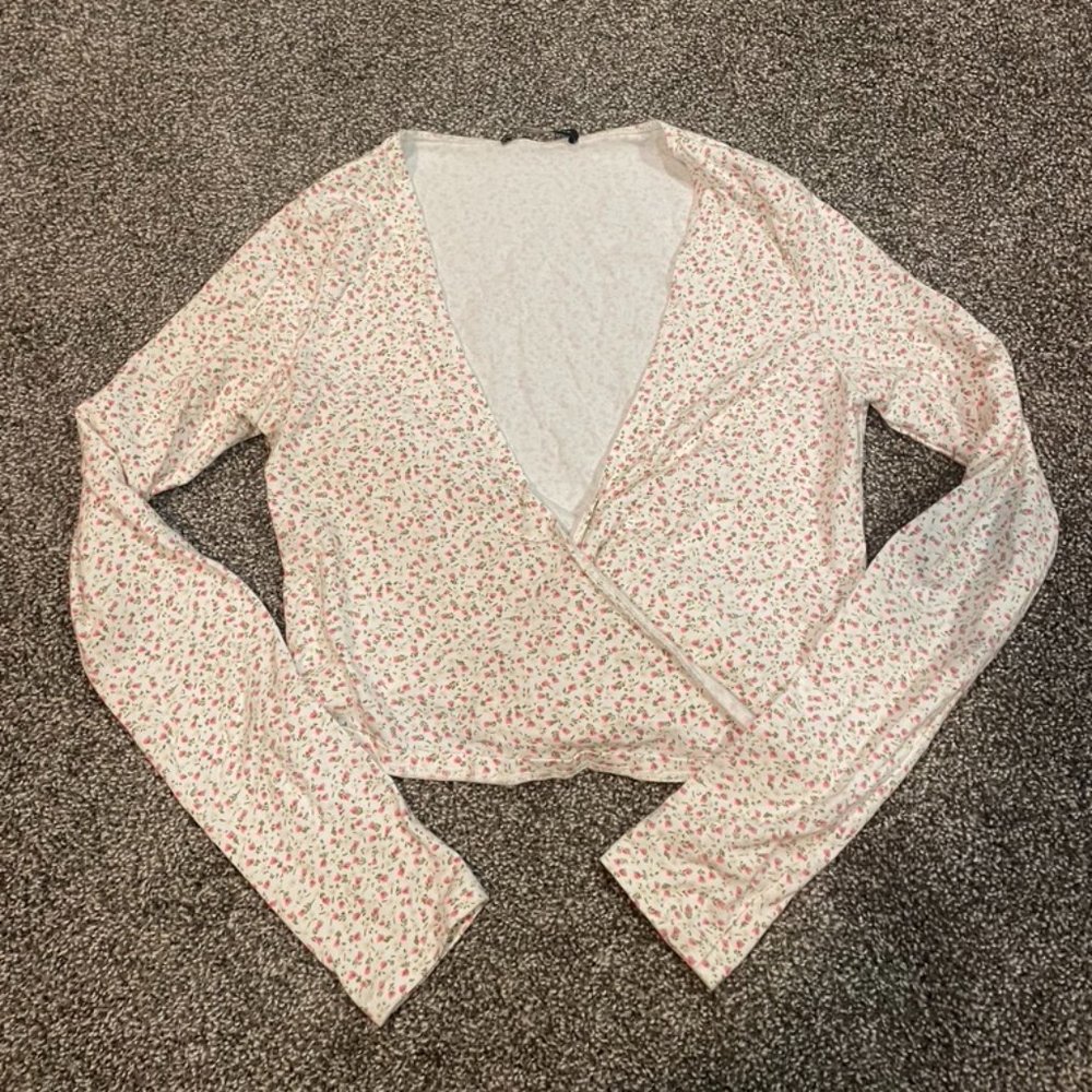 brandy melville long sleeve wrap shirts